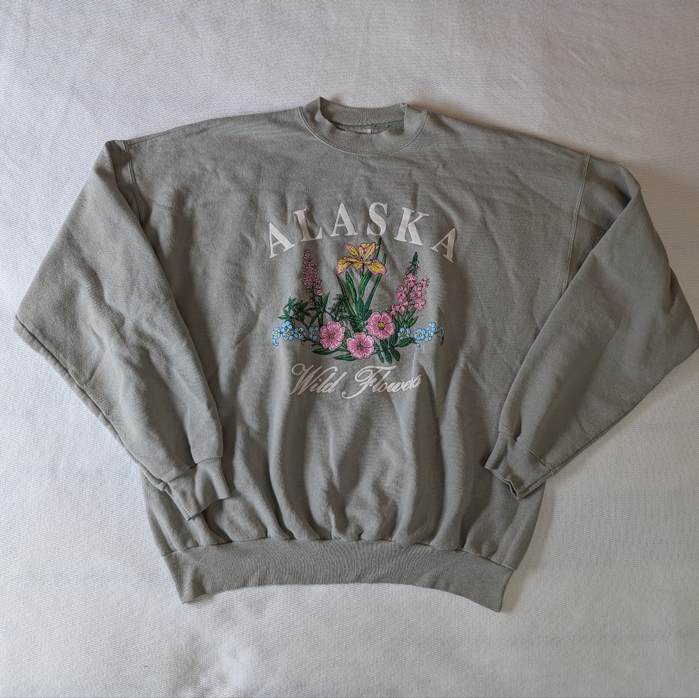 VINTAGE 90s Alaska Wildflowers Puffy Print Sweatshirt